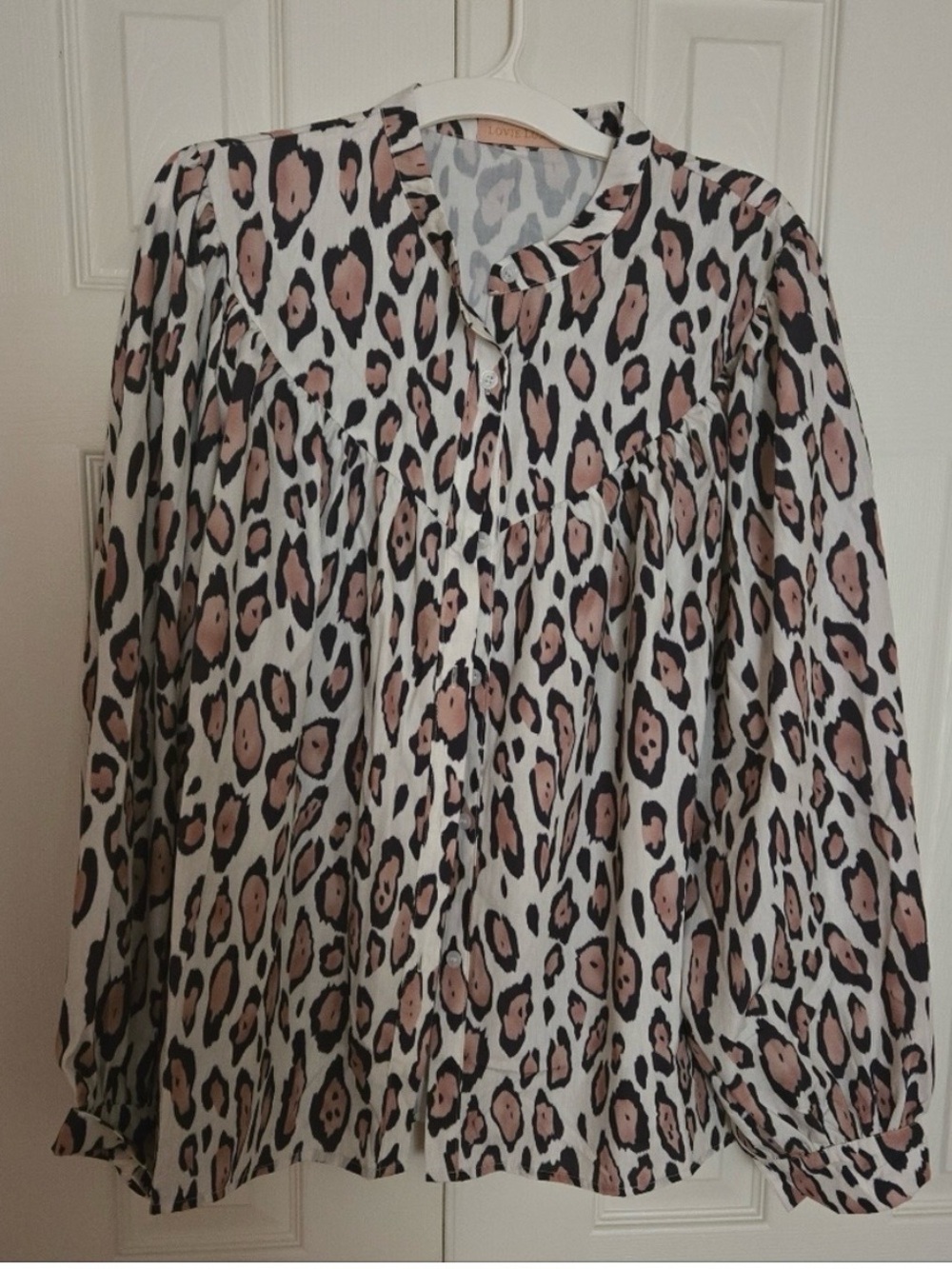 *NWOT* Lovie Luxe Women’s Leopard Blouse